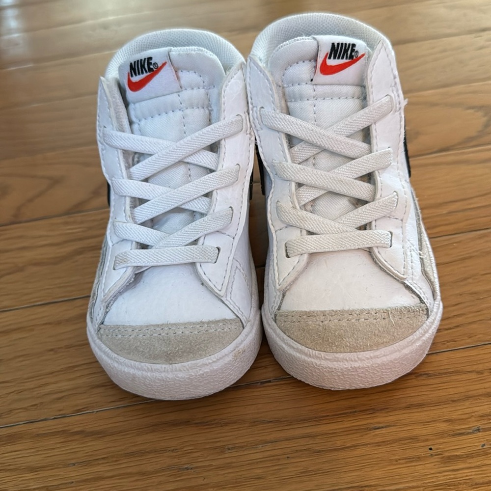 Nike high top toddler Blazers. EUC (worn twice).